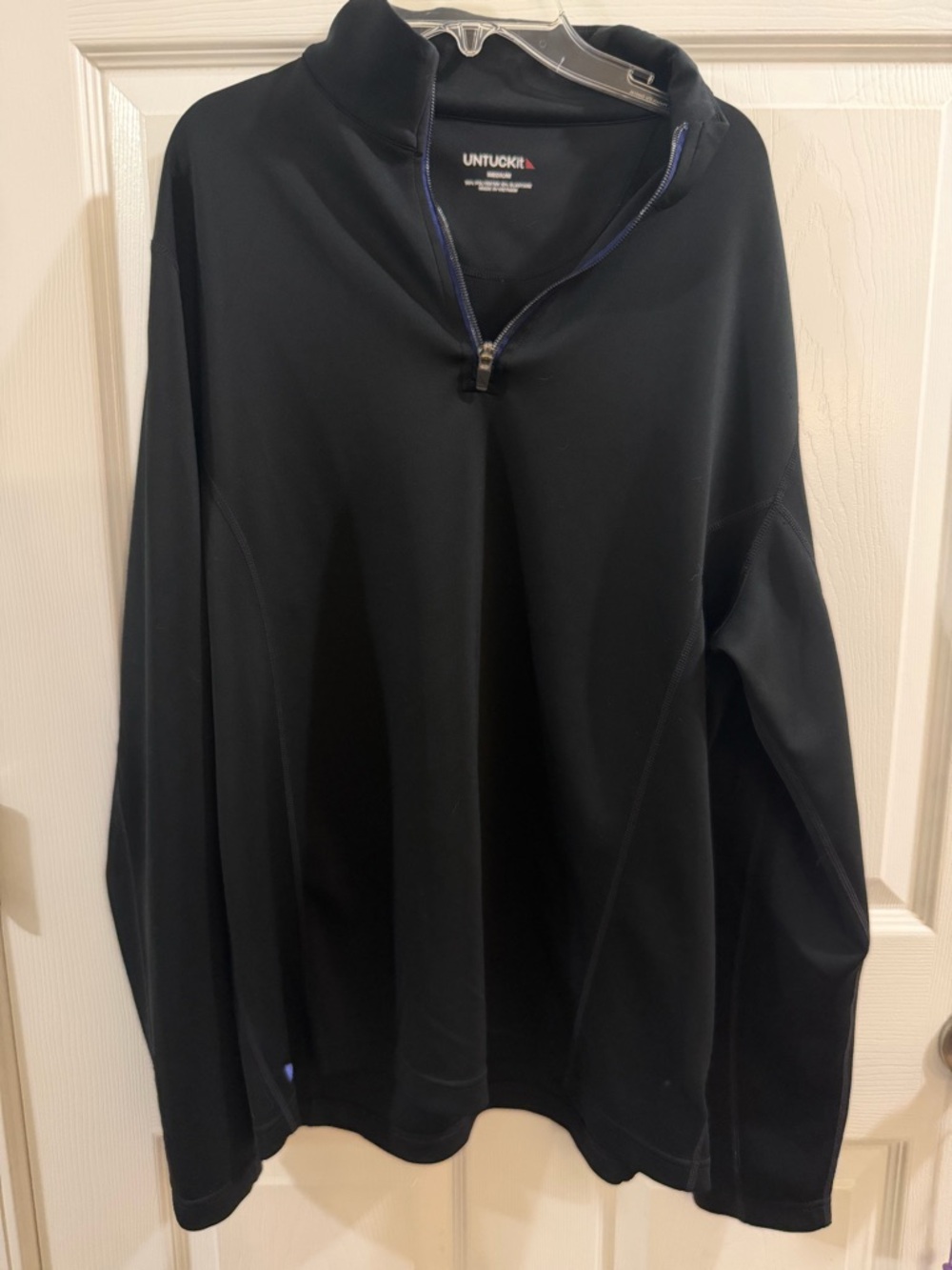 UNTUCKit Black Pullover with Blue Trim